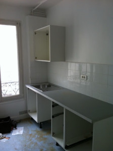 Photo de galerie - Pose du meuble haut 