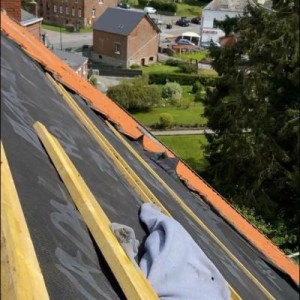 Photo de galerie - Vue encoure d’un changement de toiture en tuiles 