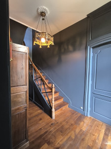 Photo de galerie - Peinture murale dans une montée d'escalier 