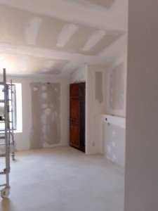 Photo de galerie - Ponçage bande a joint avant peinture
