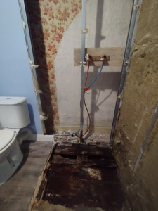 Photo de galerie - Plancher pourri sous cabine de douche