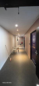 Photo de galerie - Pienture endure sur un couloir de stadium de Toulouse.