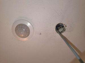 Photo de galerie - Installation d’un luminaire plafonnier (Avant)