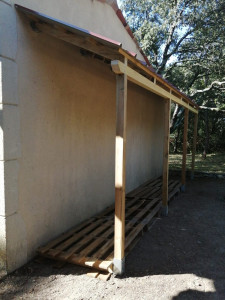 Photo de galerie - MONTAGE ABRI BOIS EN FACADE