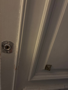 Photo de galerie - Remise en place d’un cache de propreté 