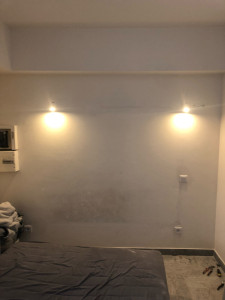 Photo de galerie - Installation de deux appliques avec interrupteur encastré.