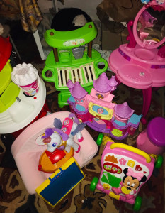 Photo de galerie - Débarras de jouets et puériculture