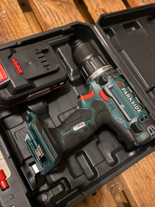 Photo de galerie - Perceuse visseuse à louer