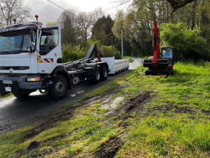 Photo de galerie - Location de benne ainsi que d'une pelle 8 tonnes 