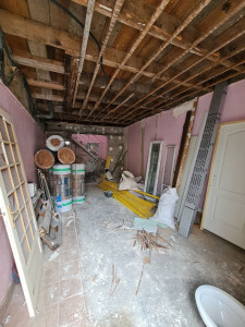 Photo de galerie - Avant travaux électriques, revêtement du sol, revêtement des murs, pose de plafond, peinture.