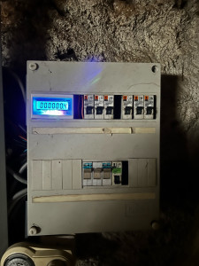 Photo de galerie - Installation d’un compteur triphasé sur un sous tableau pour facturer l’électricité d’un locatif au réel 