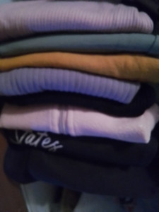 Photo de galerie - Tri, repassage des vêtements. 