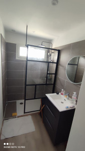 Photo de galerie - Pose carrelage mural ,montage meuble ,pose de la douche complète 