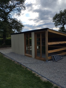 Photo de galerie - Je suis paysagiste,je travaille la pierre autant que le boit c'est pour cela que me suis lancer dans la fabrication de bâtiment,(tôle,bac acier),bien sûr je peut aussi faire les gazon,terrasse,plantation et clôture... 
