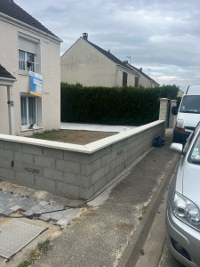 Photo de galerie - Avant la pose d’une clôture aluminium 