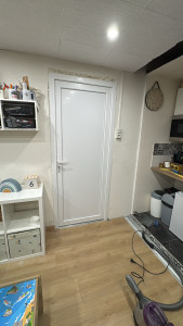 Photo de galerie - Échange d’une porte de service avant finition