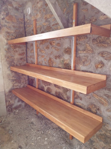 Photo de galerie - Je travaille le bois, je peux fabriquer des étagères et des rayonnages.

