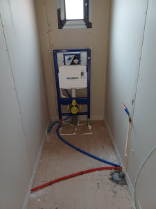 Photo de galerie - Pose d'un bâti support pour WC suspendu 