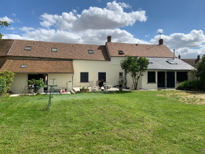 Photo de galerie - Application d'un enduit décoratif suivi de la peinture de la façade