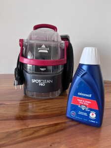 Photo de galerie - Location ou prestation shampouineuse Bissell avec nettoyant