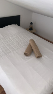 Photo de galerie - Prestation de ménage réalisée avec soin et rigueur. Chambre nettoyée, désinfectée et mise en valeur pour un rendu impeccable. B&B Brillance ✨ — Votre satisfaction, notre priorité. 