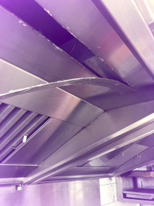 Photo de galerie - éclairage encastré hotte cuisine professionnelle (inox028)
