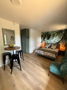 Photo de galerie - ? LOCATIONS  Je propose également du ménage pour locations saisonnières / Airbnb, effectué avec soin et ponctualité, sur Grasse et environs. Tarif à partir de 20 € / heure. 