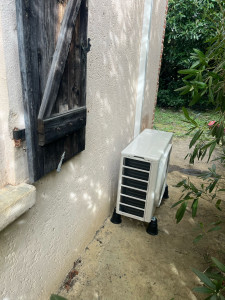 Photo de galerie - Pose d’un groupe extérieur 