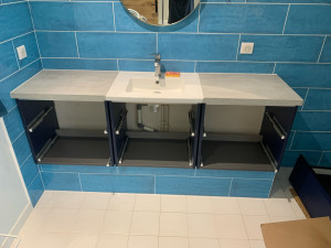 Photo de galerie - Avant modification tuyauterie vasque et plan de travail 