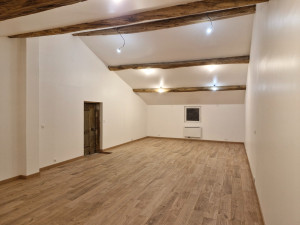 Photo de galerie - Piece refaite complètement 
Isolation 
Pose de Plaques sur ossature 
Bandes à joints 
Peinture 
Nivellement du sol avec billes de Nivellement 
Pose de parquet 
Appareillages électrique 