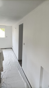 Photo de galerie - Ratissage des murs plus peinture 
