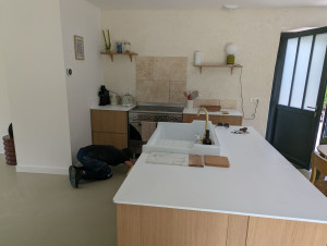 Photo de galerie - Pose cuisine avec îlot central 