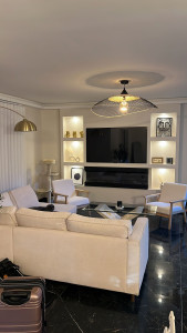 Photo de galerie - Mur tv et corniche plafond