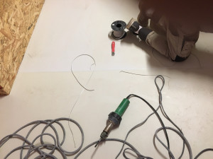 Photo de galerie - Après pose de Lino c’est l’étape de soudure des joints après les avoir regnurés