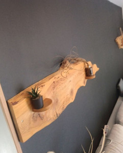 Photo de galerie - Création sur mesure applique murale bois massif, design et élégant. 