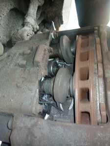 Photo de galerie - Étrier de frein cassé à cause d'un voyant plaquette oublié 