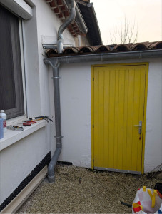 Photo de galerie - Installé un drain d'eau pour la maison, connecté au système de drainage commun, Organisé un système de stockage dans la Grange, réparé le câblage dans le garage, réparé la porte