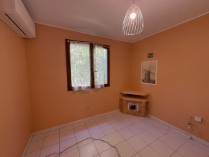 Photo de galerie - Mise en peinture d’une chambre plus moulur coller 