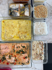 Photo de galerie - Saumon à la toscane / risotto jambon cru champignons / tajine de kefta / gratin de cabillaud 