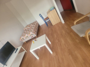 Photo de galerie - Studio rénové avec la pose de parquet et la peinture 