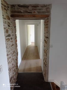 Photo de galerie - Pose parquet stratifié, après avoir rénové les mur (pierre et placo)