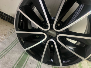 Photo de galerie - Voilà une jante de scenic qui a été refait à neuf suite à un choc qui a voilà la jante 