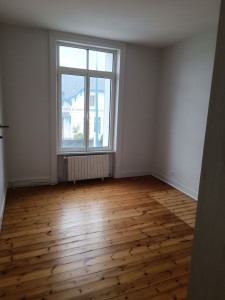 Photo de galerie - Rénovation plafond, mur et boiserie  et mise en peinture plus nettoyage fin de chantier 