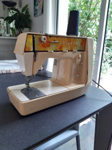 Photo de galerie - Voici la machine à  coudre que j utilise régulièrement pour mes travaux de couture 
