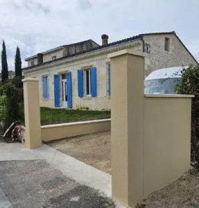 Photo de galerie - Réalisation de murette, piliers finition enduit gratté 