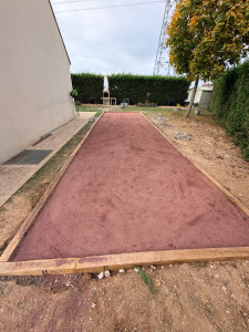 Photo de galerie - Création d’un terrain de pétanque 11 mètres sur 3 mètres