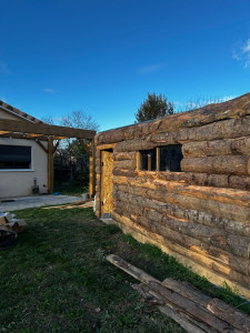 Photo de galerie - Pose d’un bardage sur un cabanon de jardin