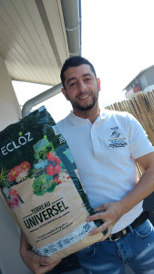 Photo de galerie - Un bon traitement un terreau et un petit coup de main 