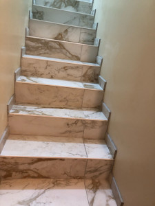 Photo de galerie - Pose carrelages escalier 
