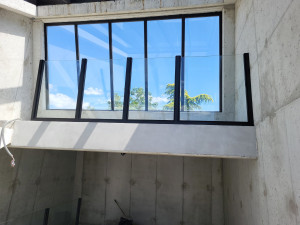 Photo de galerie - Fabrication et pose de garde cord vitré thermolaqué.